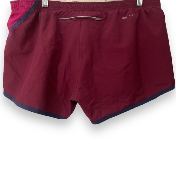 Nike Large Athletic Shorts Women’s Lightweight Workout Gym Running Yoga Short Lg - Picture 3 of 4